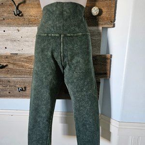 NWT T-Party Mineral Wash Cropped Pants in Hunter Green in Sizes XS/S